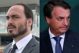 Intenção de lançar seu filho Carlos Bolsonaro (PL), atualmente vereador no RJ, como candidato ao Senado por Santa Catarina
