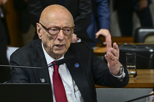 O senador Esperidião Amin (PP-SC) anunciou que vai reapresentar uma emenda — também chamada de destaque — ao Projeto de Lei Complementar que cria o novo Código Eleitoral, buscando implantar o voto auditável nas urnas eletrônicas.