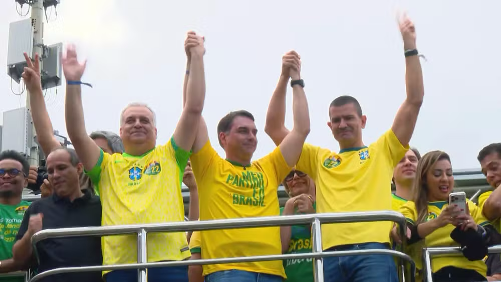 Flávio inicia campanha com promessa de enquadrar facções como terroristas